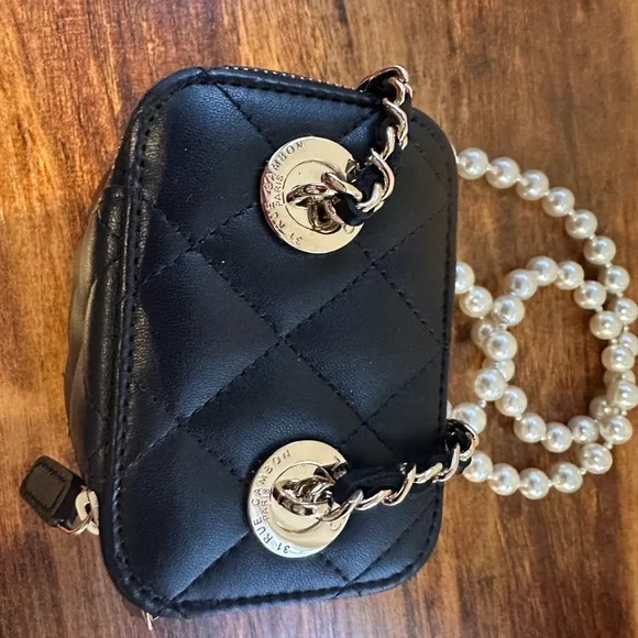 Chanel never worn vanity bag with pearl - Picture 3 of 12